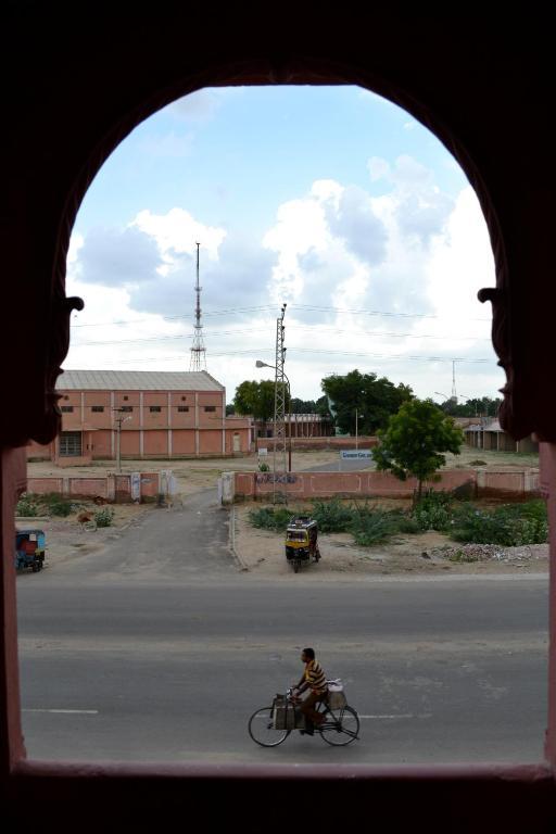 Hotel Desert Winds Bikaner Exteriör bild